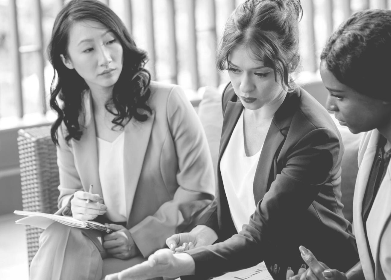 Fortgeschrittene Analyse von Finanzstrukturen und Datenmodellen