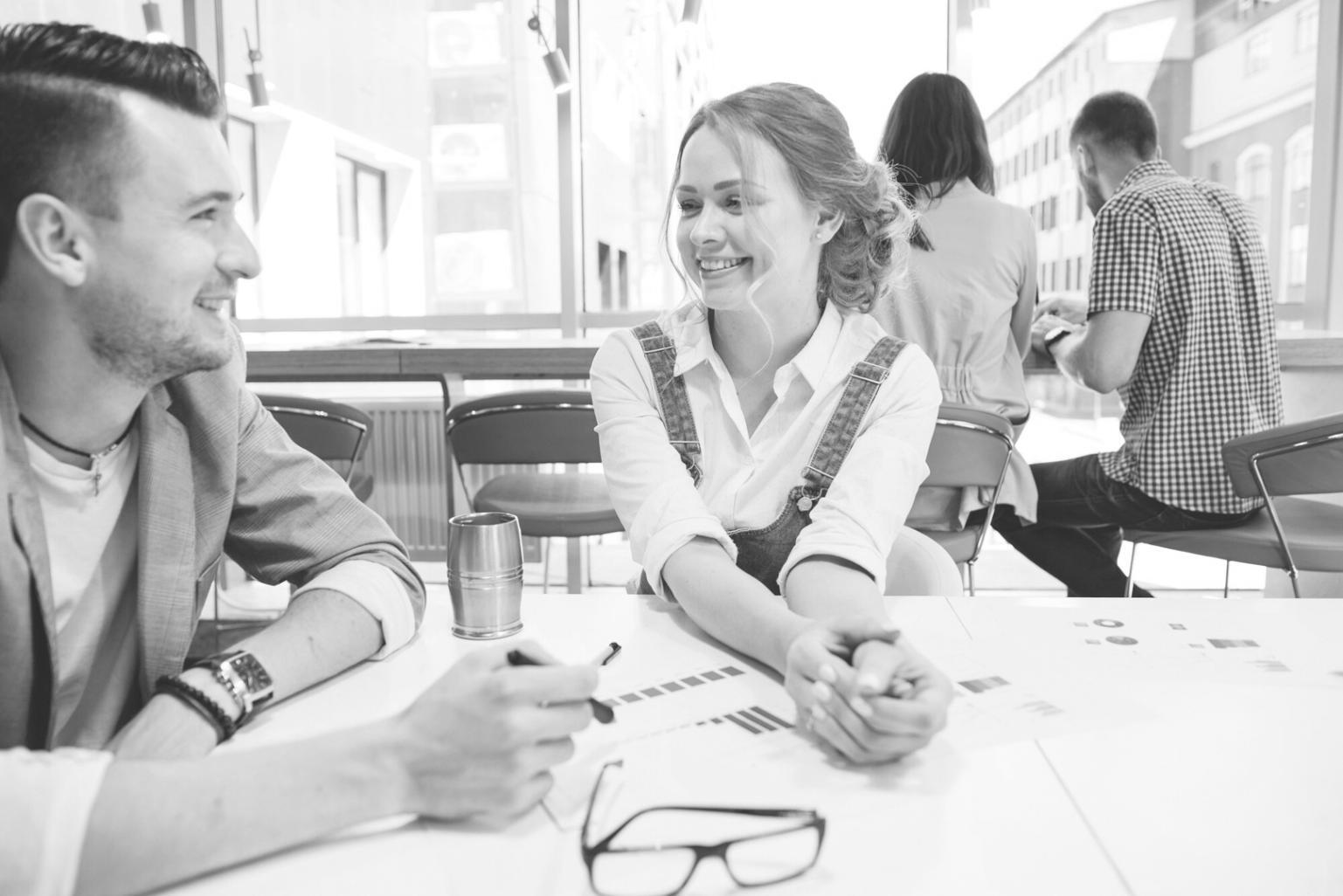 Finanzanalyse Arbeitsumgebung mit modernen Tools und Datenvisualisierung